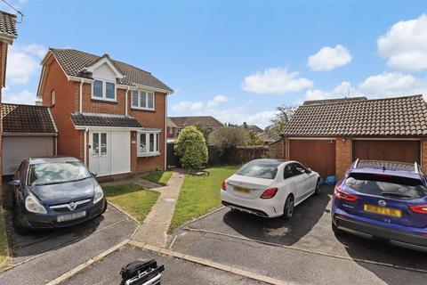 3 bedroom detached house for sale, Green Grove, Hailsham