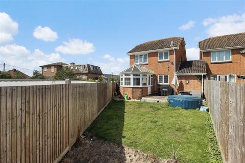 3 bedroom detached house for sale, Green Grove, Hailsham