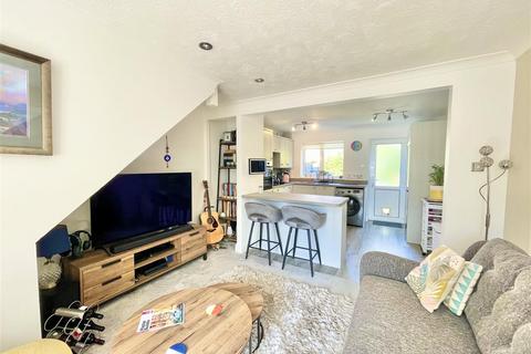 17 Brazen Close, Newhaven, BN9 9XZ