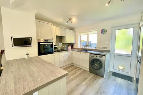 17 Brazen Close, Newhaven, BN9 9XZ