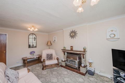 2 bedroom semi-detached bungalow for sale, Hare Farm Avenue, Leeds