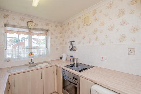 2 bedroom semi-detached bungalow for sale, Hare Farm Avenue, Leeds