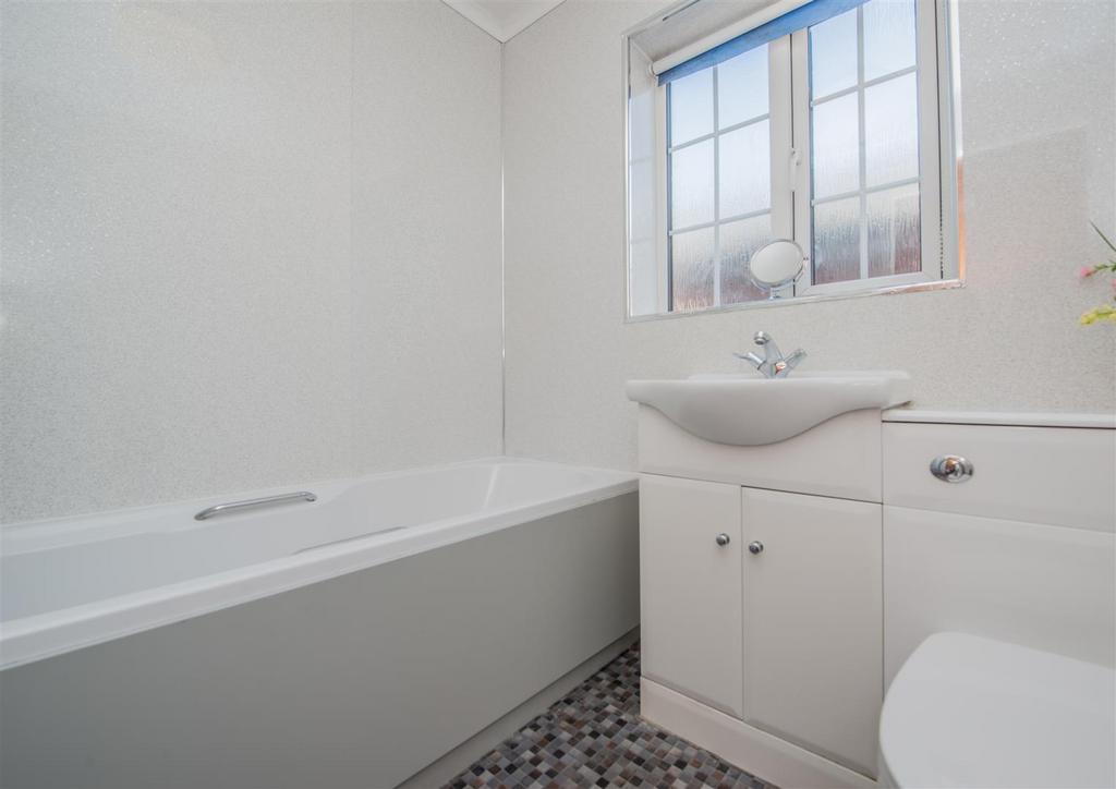 Bathroom / WC: