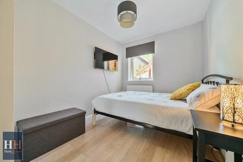 11 Nursery Close, Hook, RG27 9QX