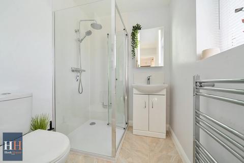 11 Nursery Close, Hook, RG27 9QX