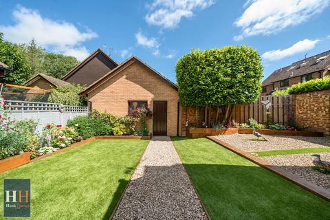 11 Nursery Close, Hook, RG27 9QX