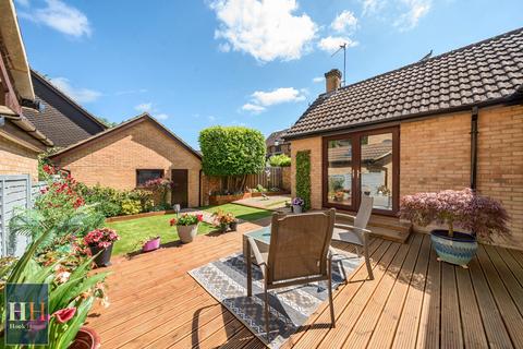 11 Nursery Close, Hook, RG27 9QX