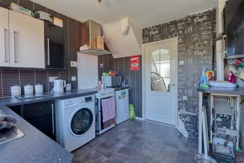 26 Chaucer Close, Jaywick, Clacton-on-sea, CO15 2PZ