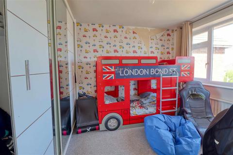 26 Chaucer Close, Jaywick, Clacton-on-sea, CO15 2PZ