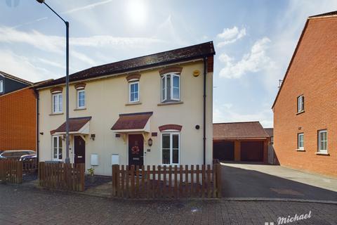 3 bedroom semi-detached house for sale, Cranley Crescent, Aylesbury, HP19 9AA