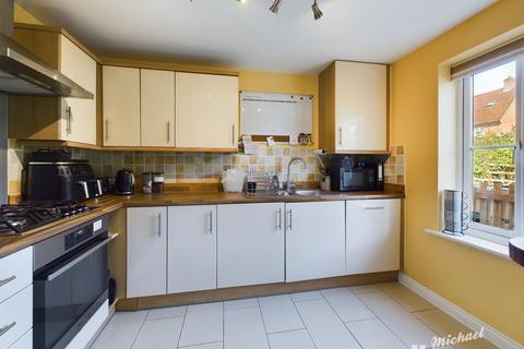 3 bedroom semi-detached house for sale, Cranley Crescent, Aylesbury, HP19 9AA