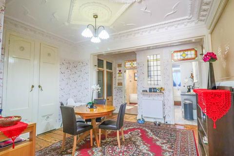 2 bedroom flat for sale, Atlantic Road, Hillside - Freehold Garden Flat