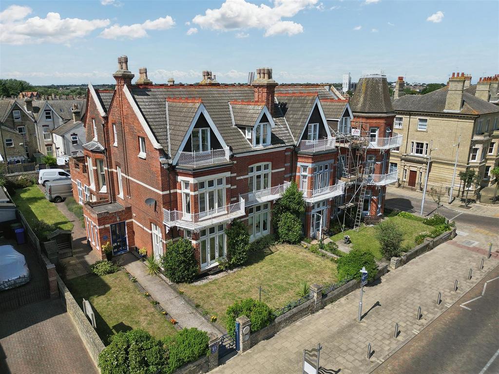 Kirkley Cliff Road, Lowestoft 10 bed house for sale £795,000