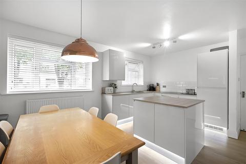37 Partridge Knoll, Purley, CR8 1BS