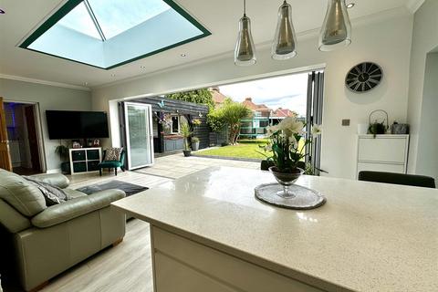 4 bedroom detached house for sale, Foxhall Road, Ipswich IP3