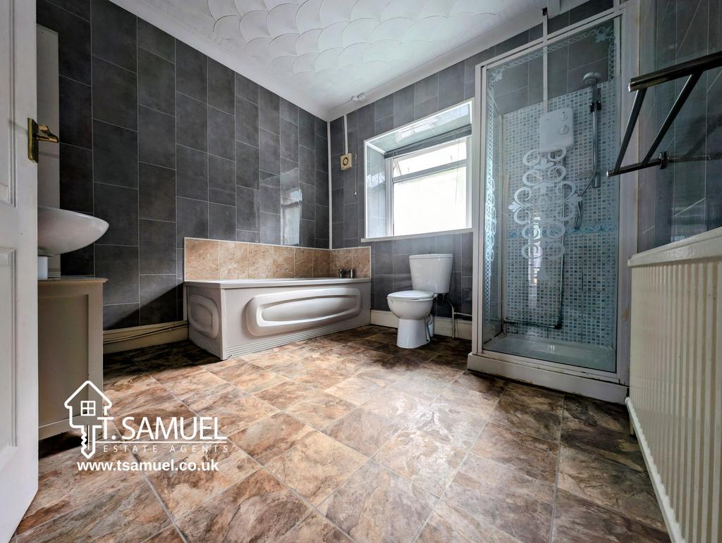 Upstairs bathroom