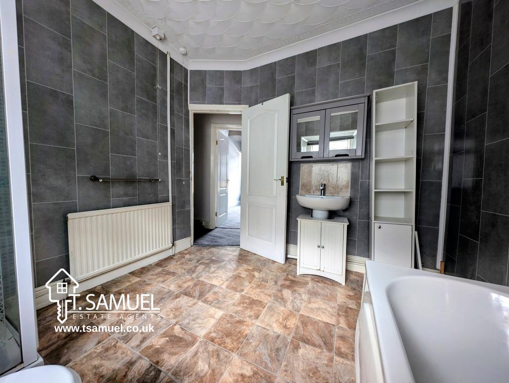 Upstairs bathroom