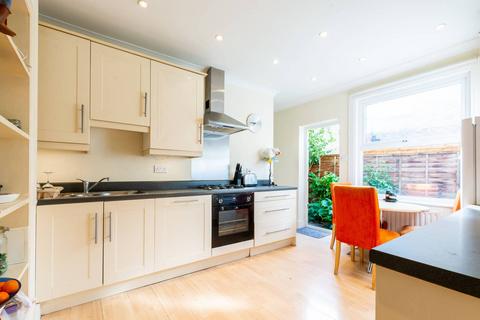 2 bedroom flat to rent, Daphne Street, Earlsfield, London, SW18