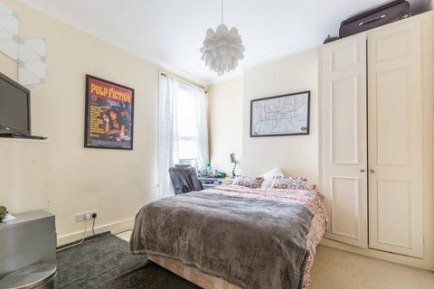 2 bedroom flat to rent, Daphne Street, Earlsfield, London, SW18