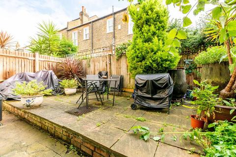 2 bedroom flat to rent, Daphne Street, Earlsfield, London, SW18