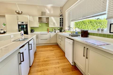2 Cherry Tree Close, St Leonards, Ringwood, BH24 2QN