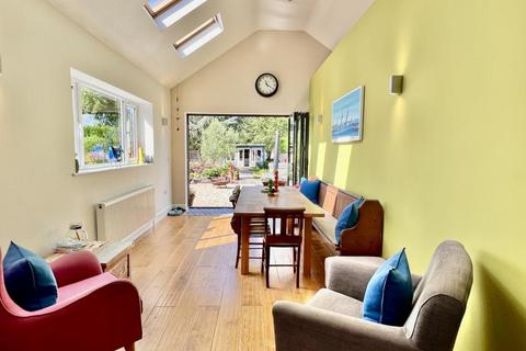 2 Cherry Tree Close, St Leonards, Ringwood, BH24 2QN
