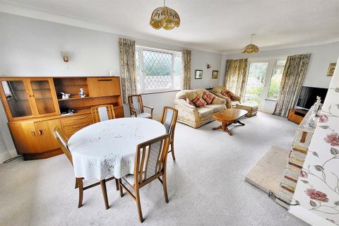 9 Burnham Drive, Bournemouth, BH8 9EX