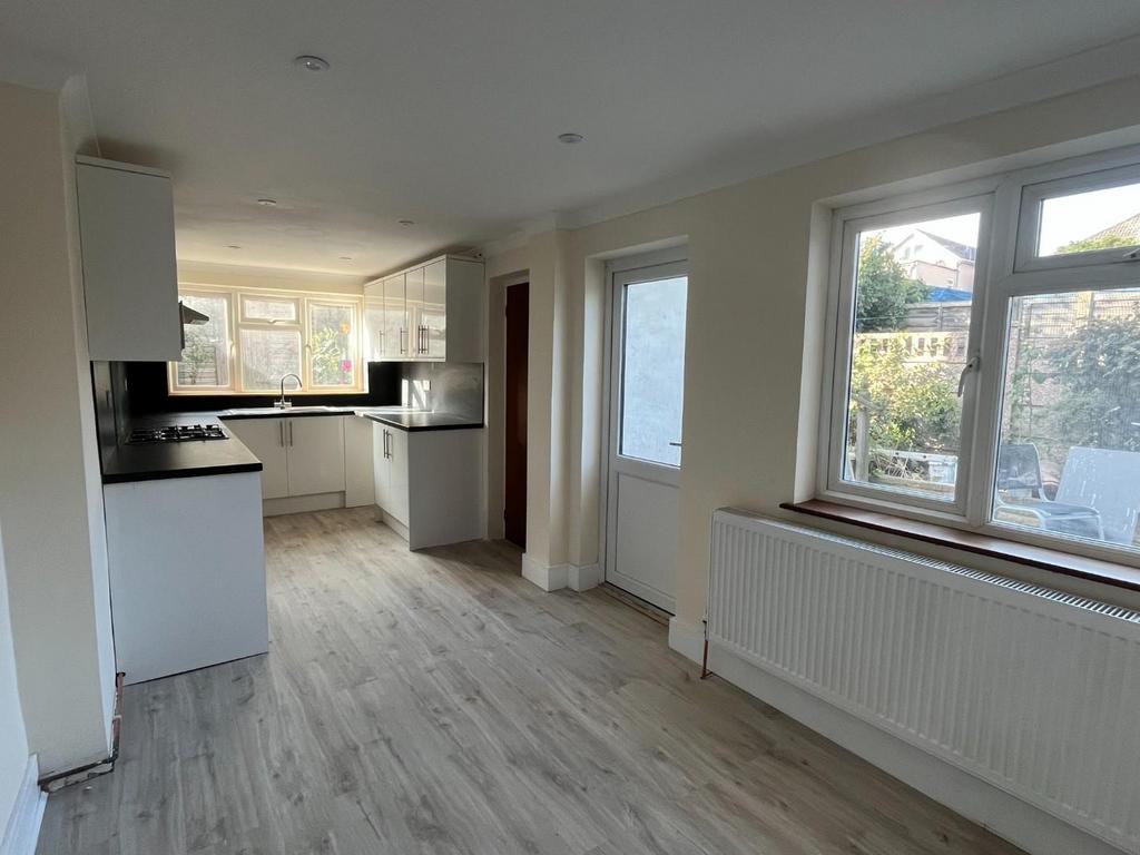 Canterbury Road, Gravesend 3 bed end of terrace house to rent £1,800