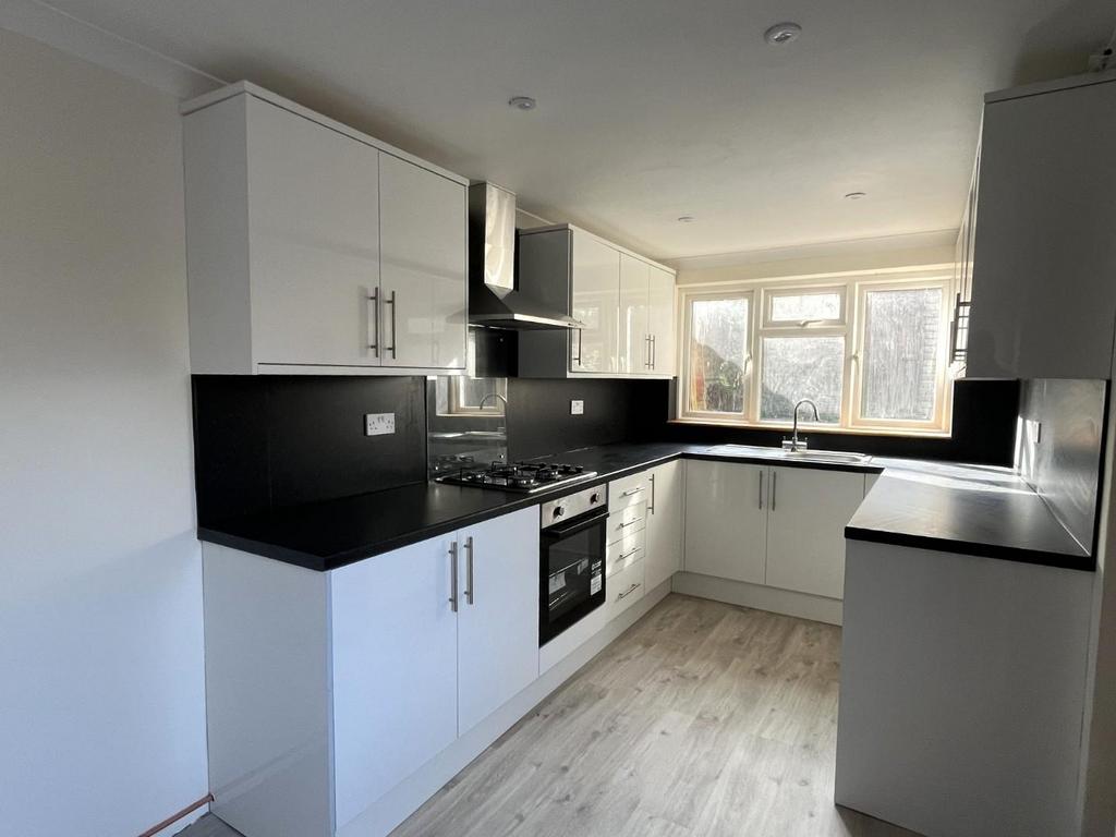 Canterbury Road, Gravesend 3 bed end of terrace house to rent £1,800