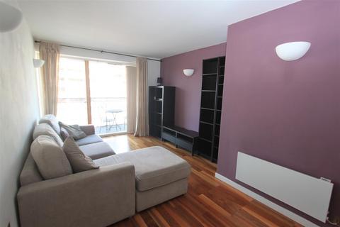 2 bedroom flat to rent, Whitehall Waterfont, Riverside Way