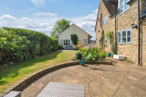 3 bedroom cottage for sale, Church Lane, Brafield On The Green