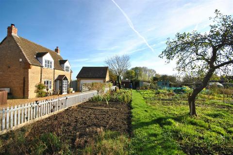 3 bedroom cottage for sale, Church Lane, Brafield On The Green