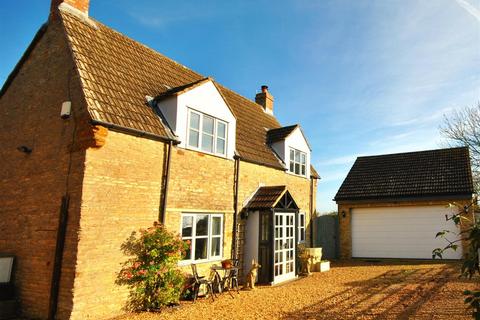 3 bedroom cottage for sale, Church Lane, Brafield On The Green