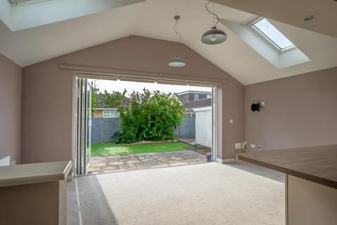 2 bedroom semi-detached bungalow for sale, Heath Moor Drive, York