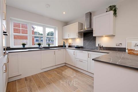 3 bedroom detached house for sale, Christchurch Road, Ferndown BH22