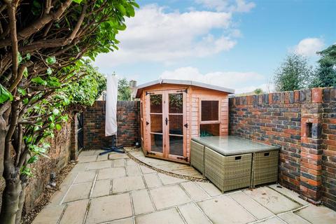 2 bedroom end of terrace house for sale, Baldwins Hill, Loughton