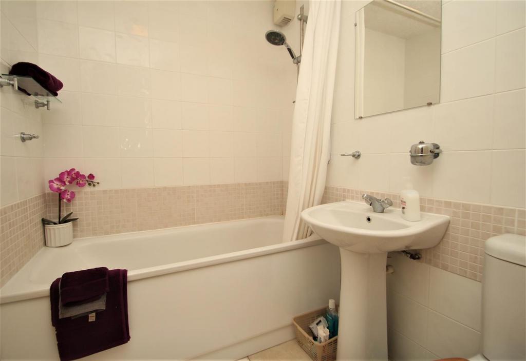 55 Tattershall Bathroon NEW .jpg