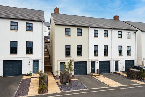 3 bedroom end of terrace house for sale, Tarka Way, Crediton, EX17