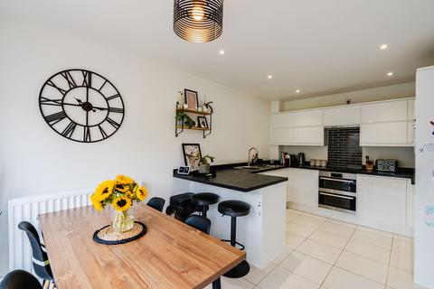 56 Tarka Way, Crediton, EX17 3FG