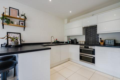 56 Tarka Way, Crediton, EX17 3FG