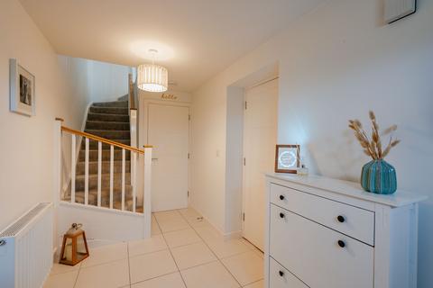 56 Tarka Way, Crediton, EX17 3FG