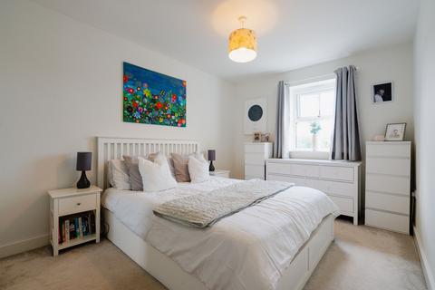56 Tarka Way, Crediton, EX17 3FG