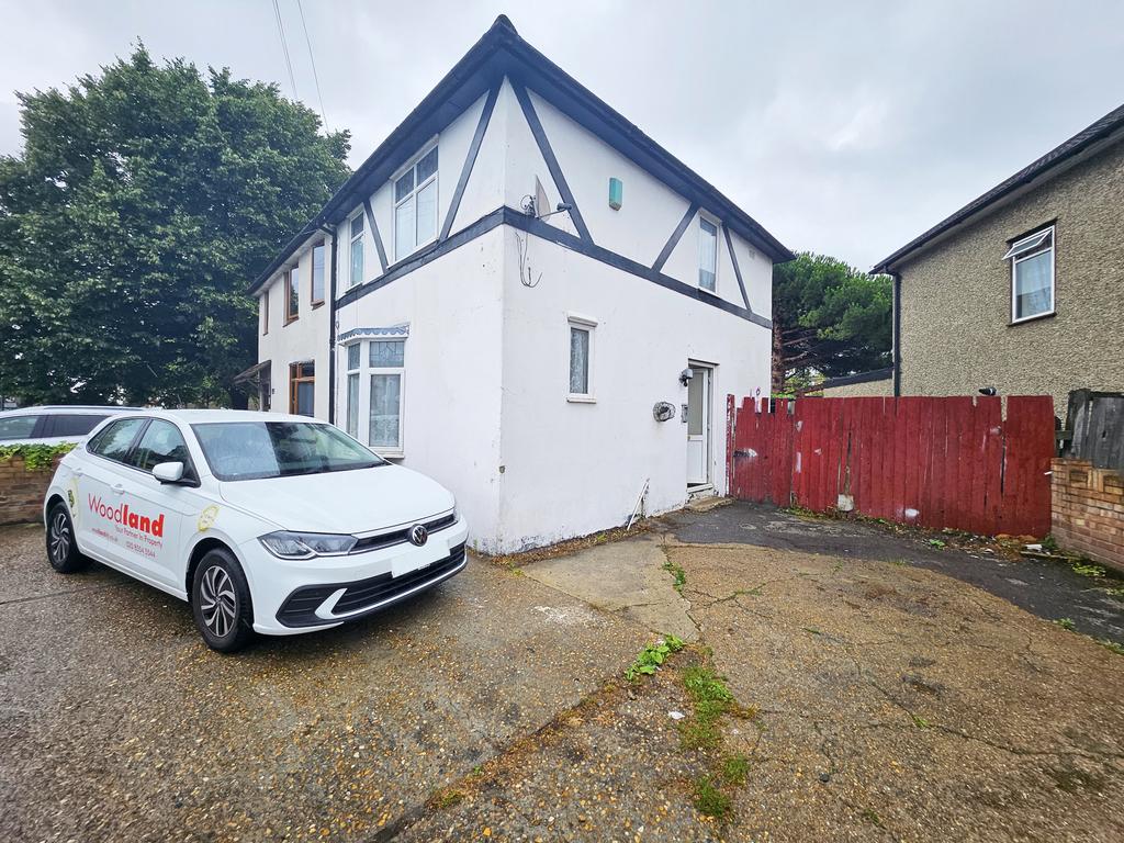 Hobart Road, Dagenham, Essex, RM9 2 bed semi-detached house - £340,000