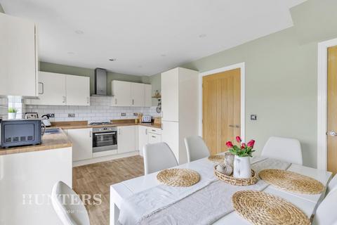 87 Tarnside Close, Rochdale, OL16 2QD