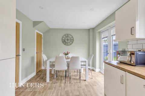 87 Tarnside Close, Rochdale, OL16 2QD