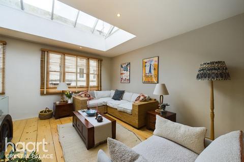 2 bedroom terraced house for sale, Winchester Street, LONDON