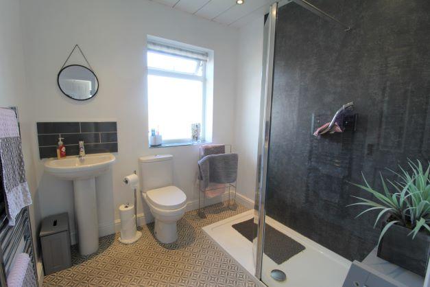 R Shower Room.jpg