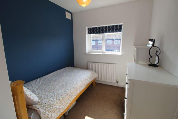 R Bed 3.jpg