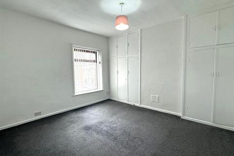 17 Esther Street, Oldham, OL4 3EP