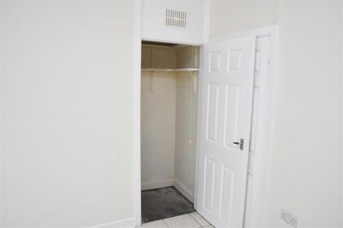 17 Esther Street, Oldham, OL4 3EP